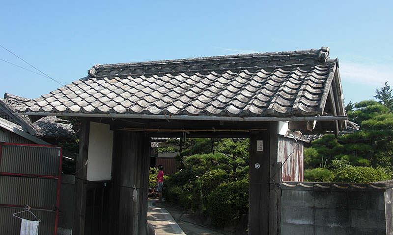 リフォーム　門修繕　ビフォー