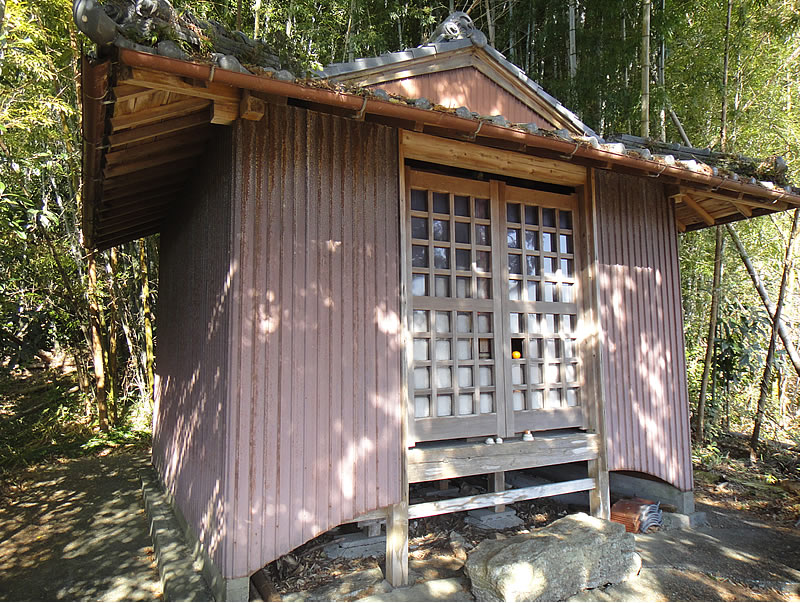 お宮の修繕01
